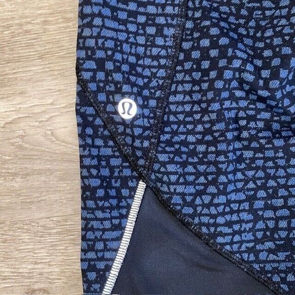 Lululemon Cropped Capri Leggings Blue Black Mesh Womens Size 8 Z404169 - Picture 3 of 4
